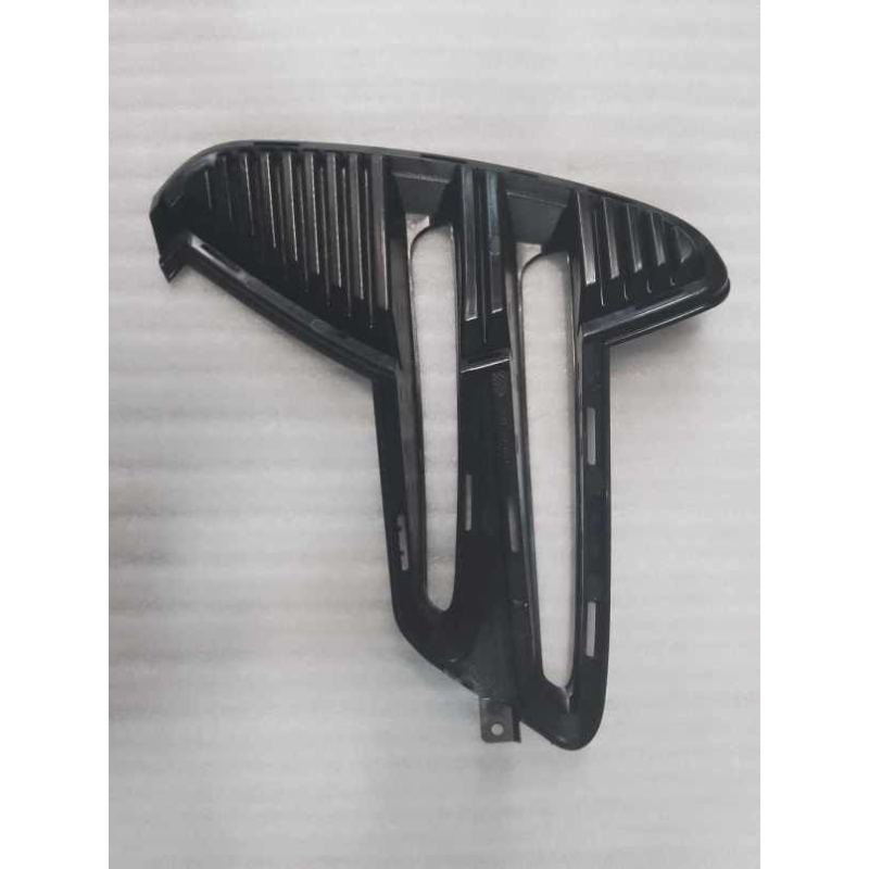 Front bumper trim L