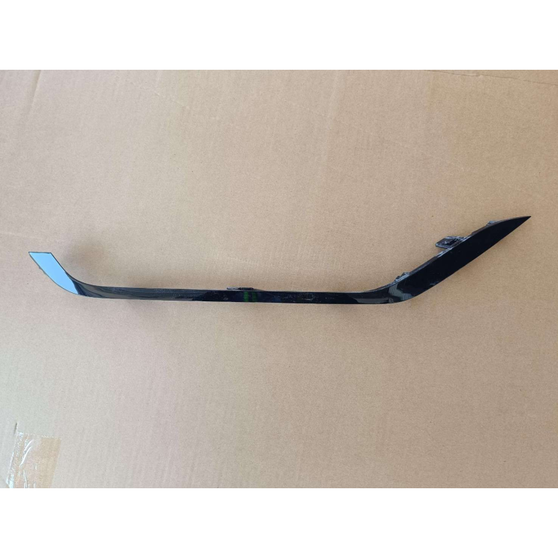Front bumper trim R