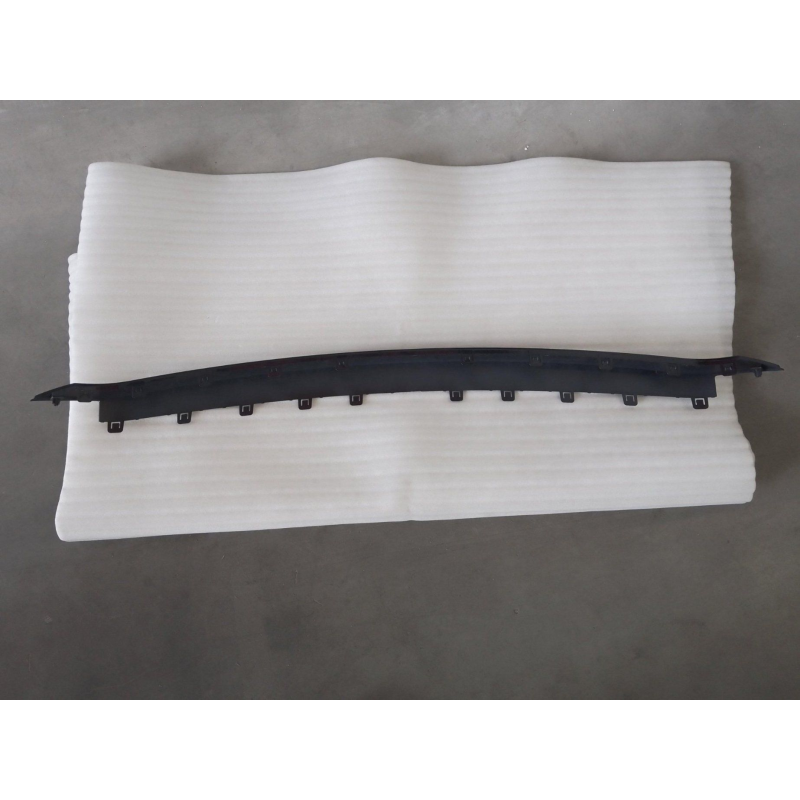 Rear bumper trim