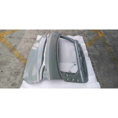 Tail cover