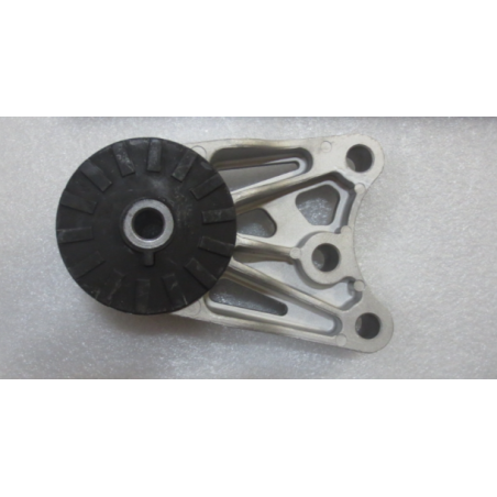 Right engine mount