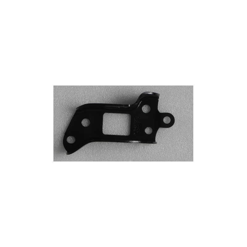 Right traction arm mounting bracket