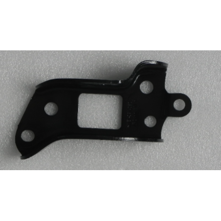 Right traction arm mounting bracket