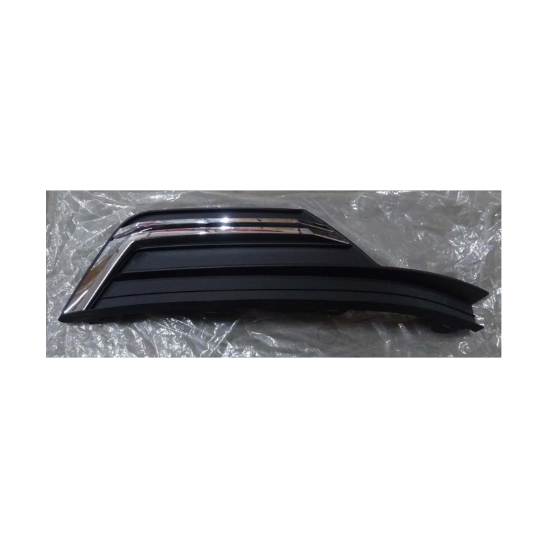 Right front fog lamp decorative panel