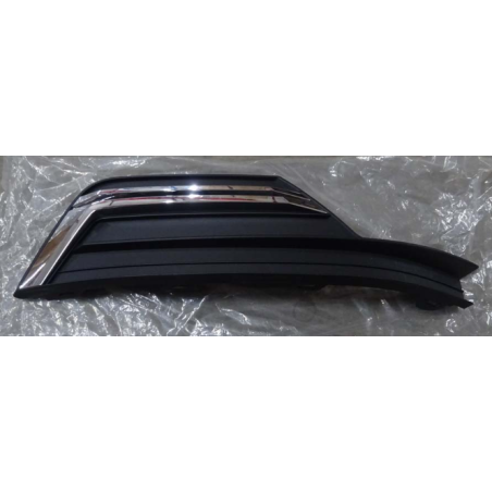 Right front fog lamp decorative panel