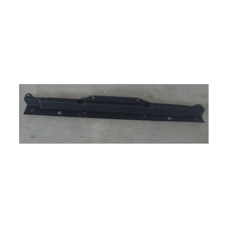 Battery pack front deflector