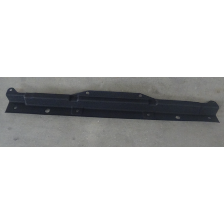 Battery pack front deflector