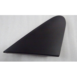 Right fender corner trim