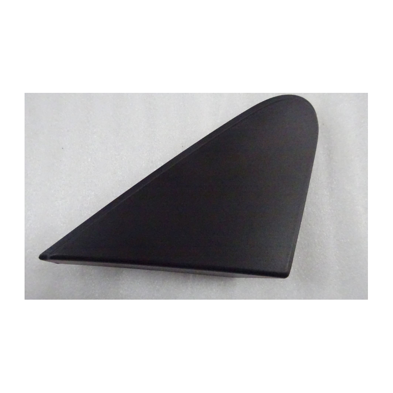 Right fender corner trim