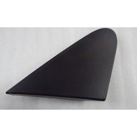 Right fender corner trim