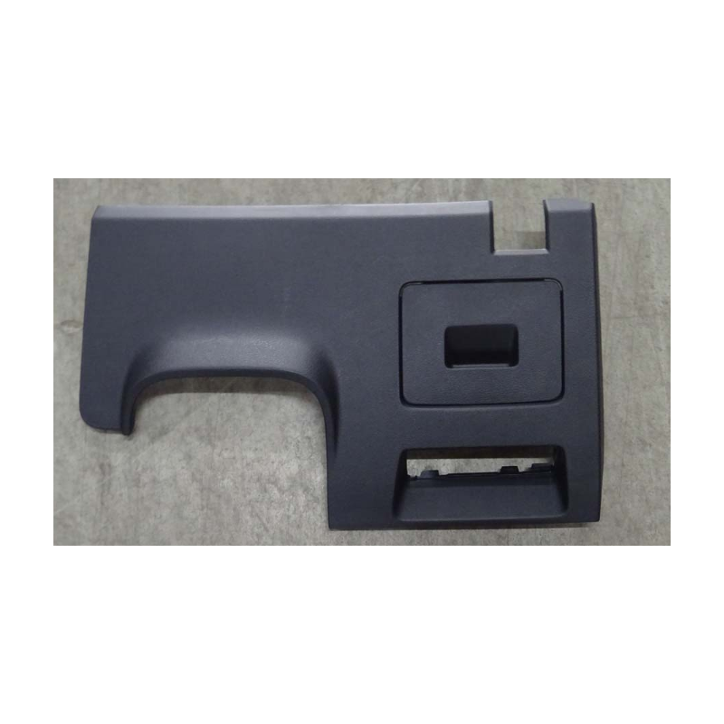 Instrument panel left lower guard plate