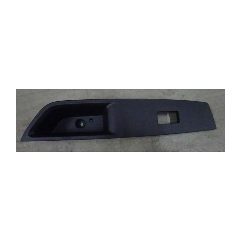Right front door handle panel