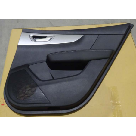 Right rear door guard plate