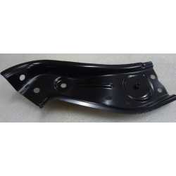 Front section of left connecting plate of water tank cross beam