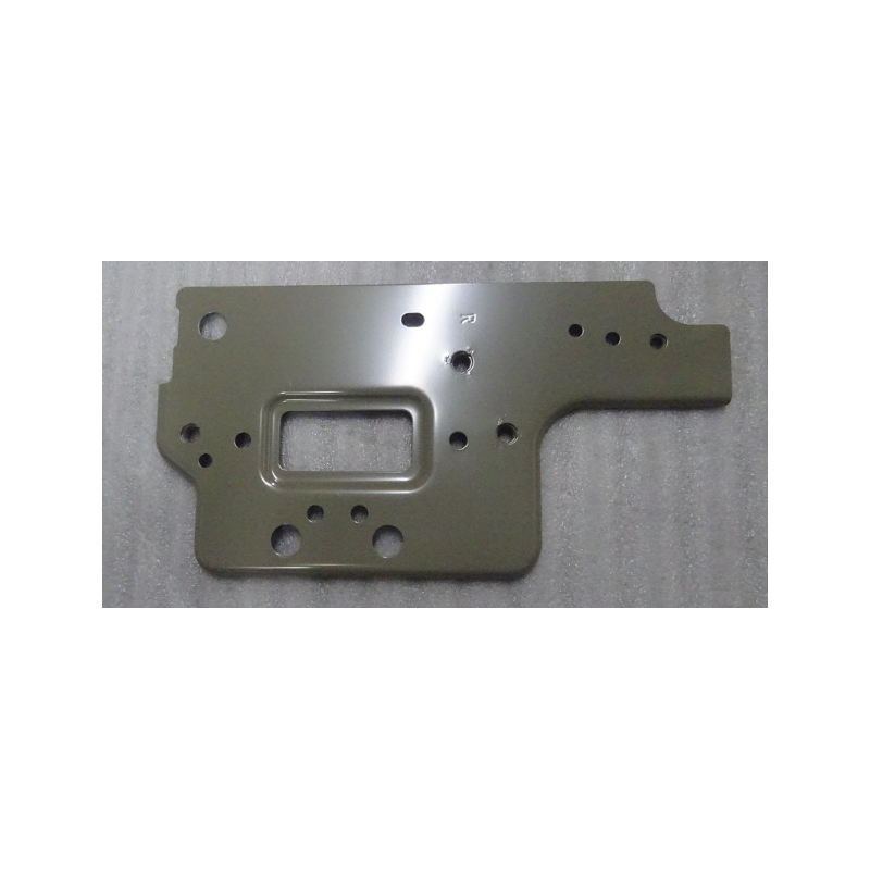 Front anti-collision beam right mounting plate