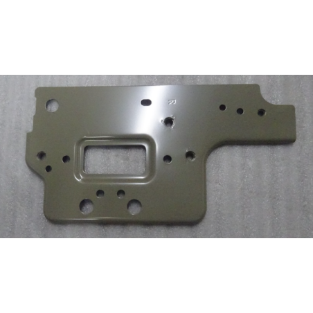 Front anti-collision beam right mounting plate