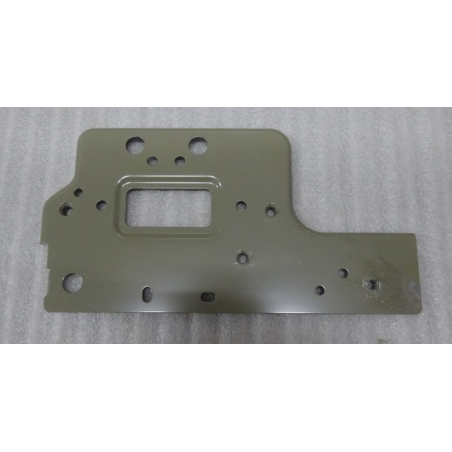 Front anti-collision beam left mounting plate