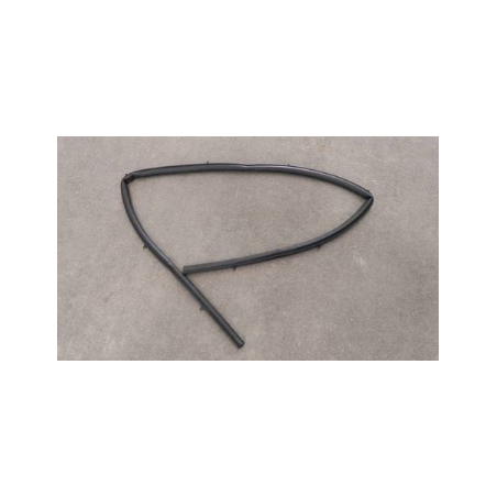 Front compartment rear sealing strip